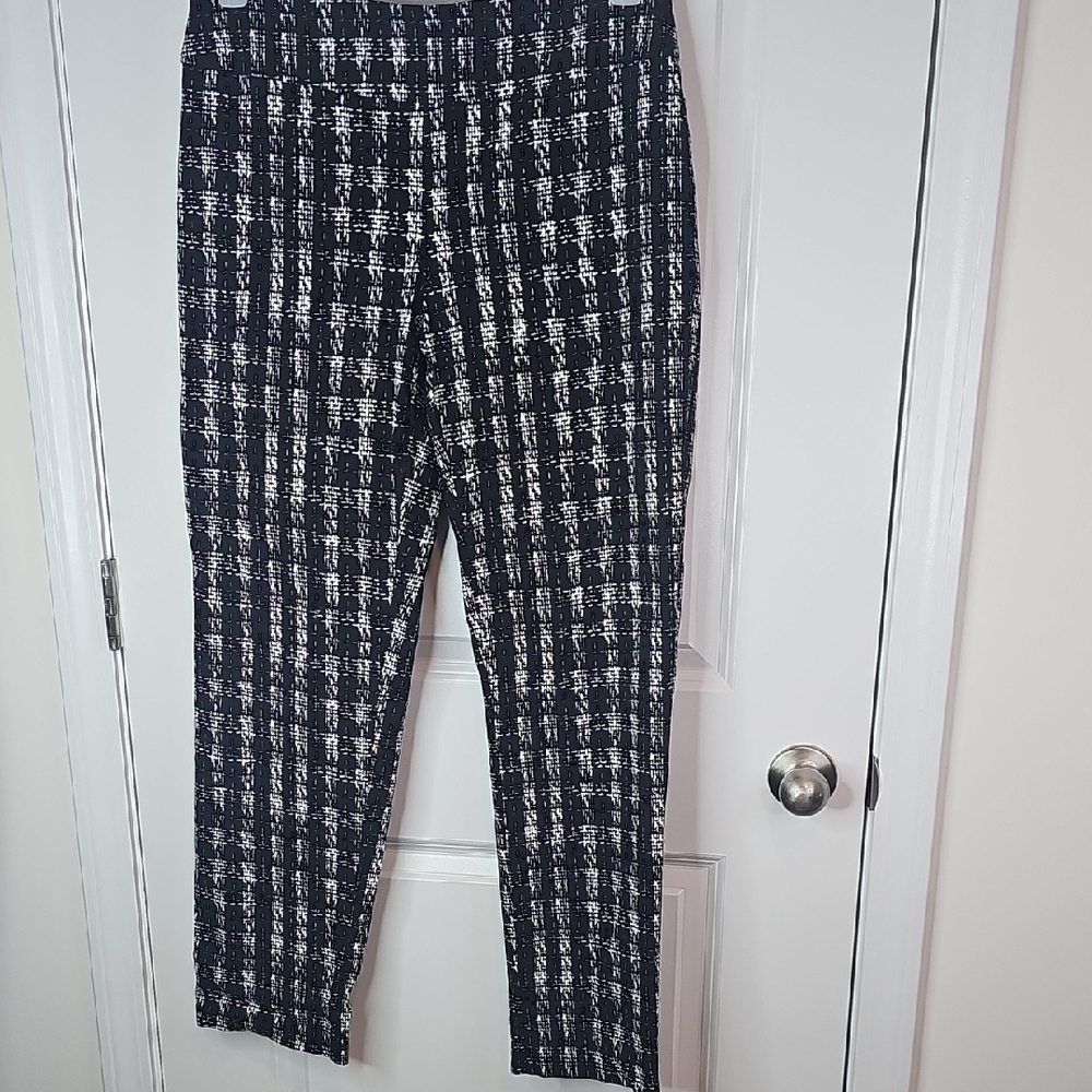 New Directions Black and White Checkered Cropped Pants Size 12